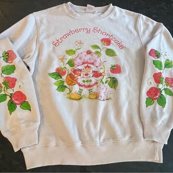 Strawberry Shortcake Graphic Sweatshirt Size Large - Picture 2 of 6